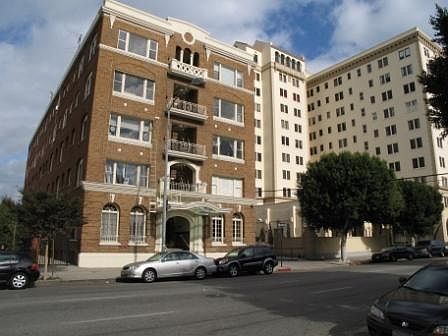 5th image of 325 W 3rd St Unit 305