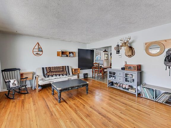 5th image of 7517 Montana St