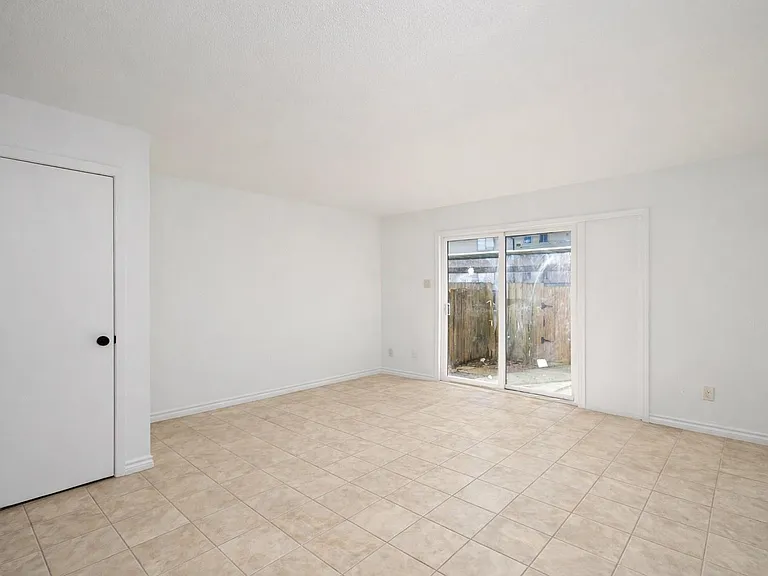 7902 Grove Ridge Dr — Photo 7