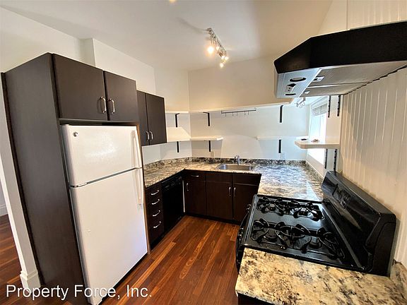3rd image of 1067 Oak St #A