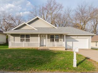 221 Barber Ct, Sparta, MO 65753