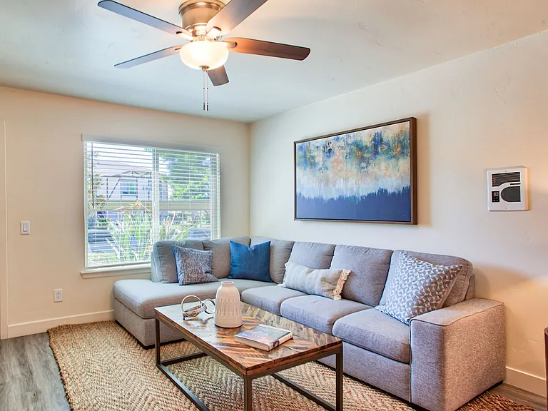 Temecula Gardens Apartments — Photo 7