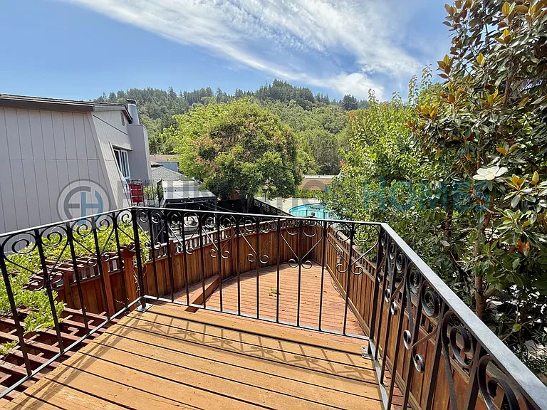 11 Glen Dr — Photo 3