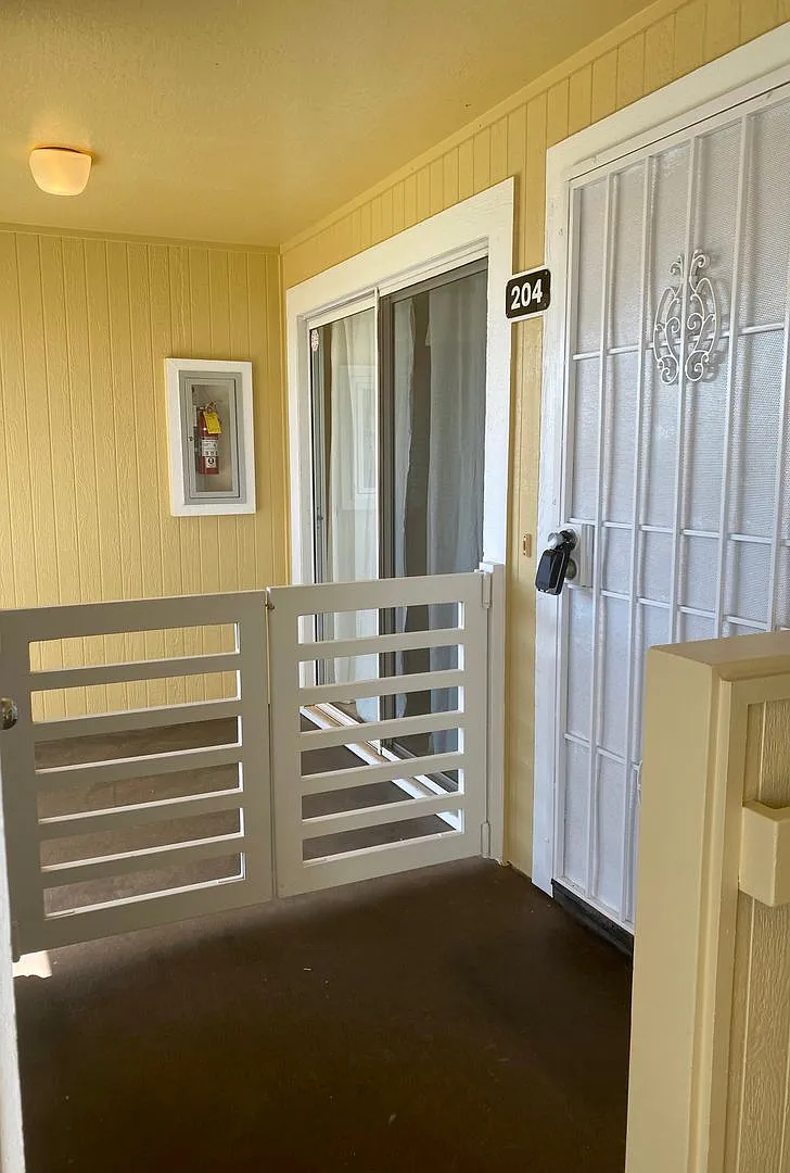Available Now | 2 Bedroom, 1 Bathroom Apartment w/Scenic View from Enclosed Lanai | Kualana Knoll... — Photo 4