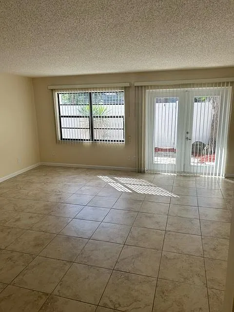 2 bed, 2.5 bath, 1400 sqft, $1,650 — Photo 4
