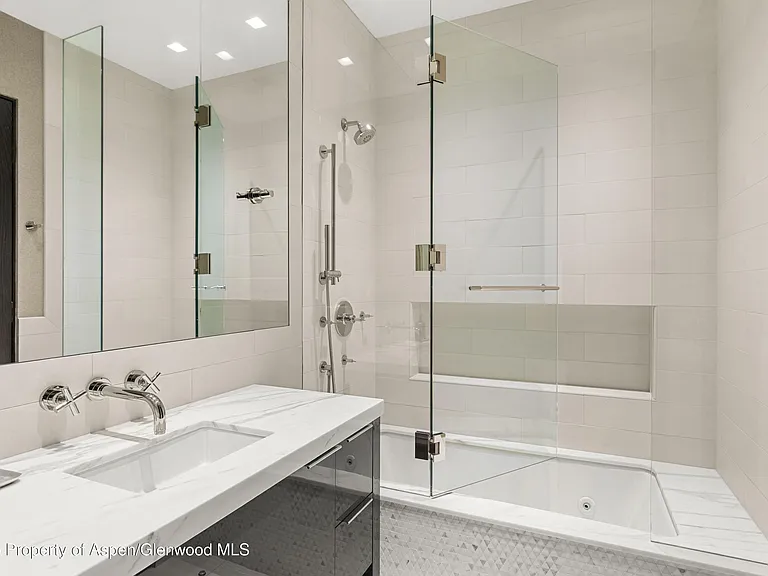 101 E Hallam St — Photo 43