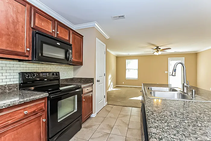 410 Wichita Dr — Photo 6