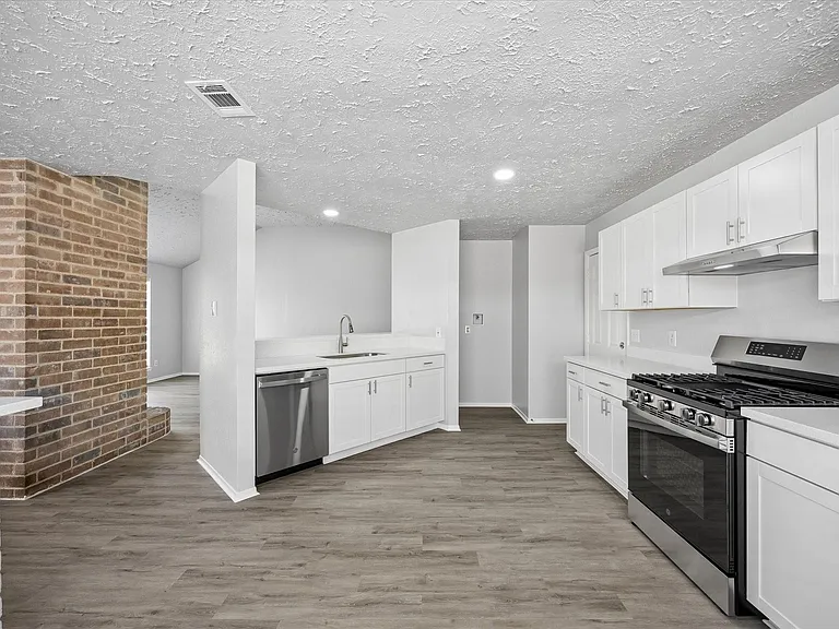 6419 Fairbourne Dr — Photo 2