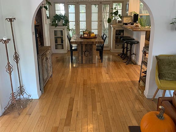 5th image of 6413 Willoughby Ave