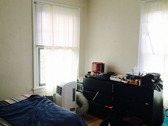 5th image of 939 W Oakdale Ave APT 3N
