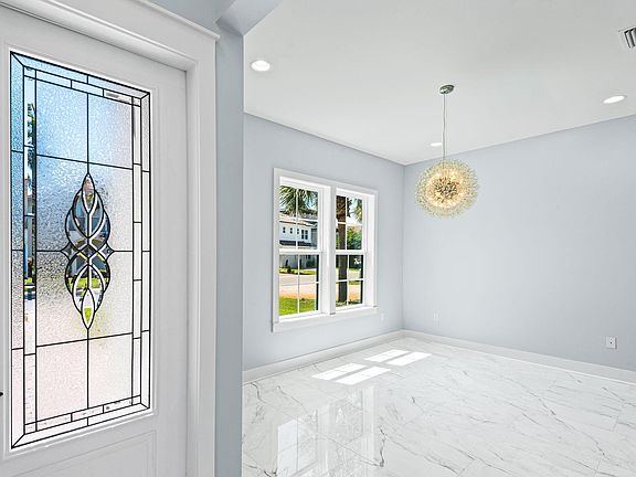 5th image of 4698 Amhurst Cir