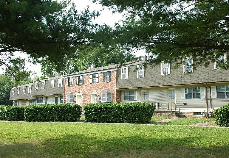 Walden Circle Townhouses — Photo 13