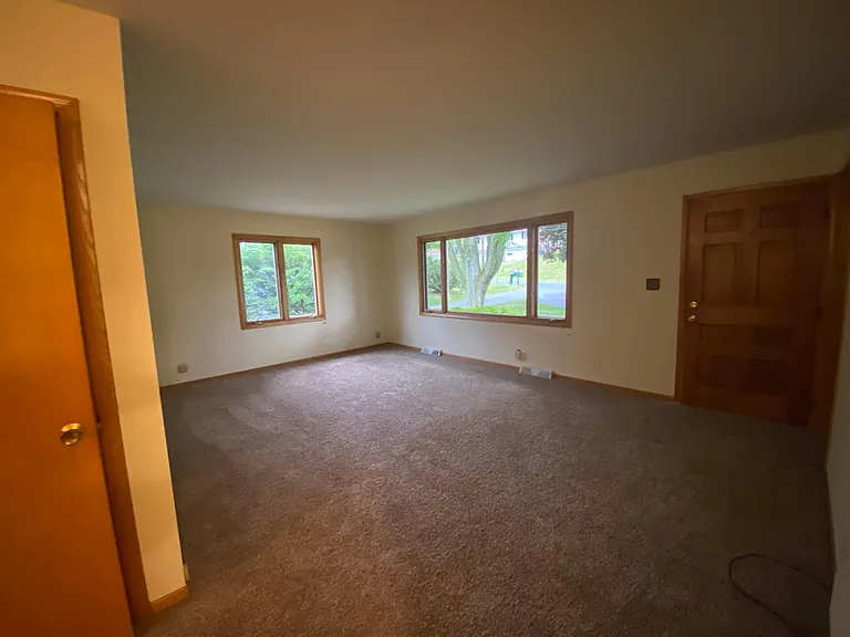 880 Church St — Photo 2