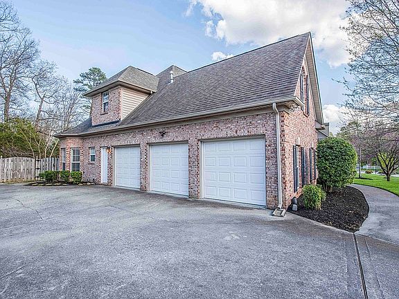 2nd image of 1018 Andover View Ln