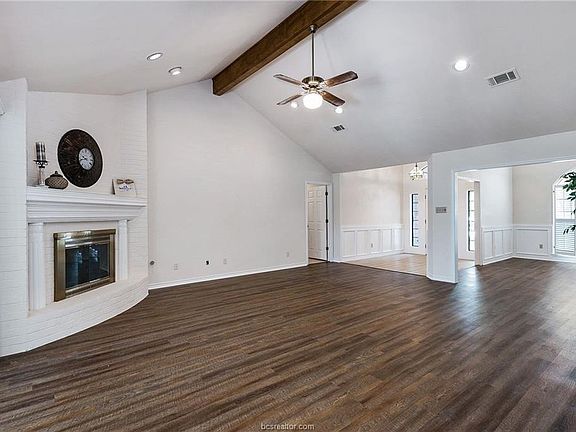 4th image of 1000 Oakhaven Cir