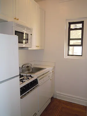 Rented by Metropolitan Equities | media 16