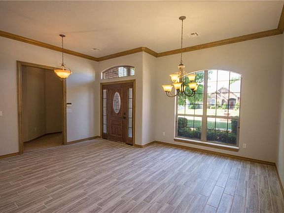 4th image of 2721 SW 124th Ter