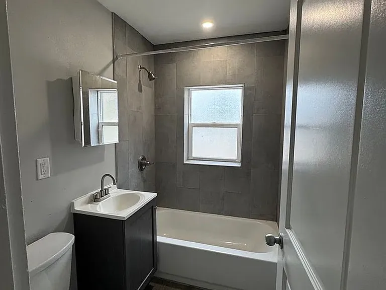 124 N Eddy St — Photo 2