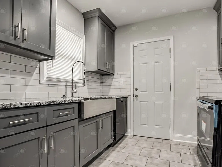 6627 Brooklyn Ave — Photo 24