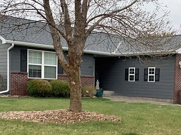 1215 15th Ave, Kearney, NE 68845