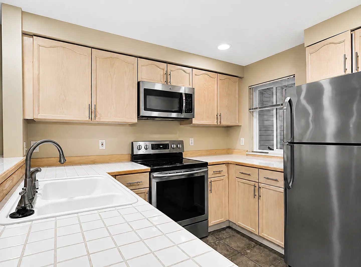 Very Nice 2 Bed 2 Bath condo — Photo 3