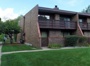 106 Kenneth Cir, Elgin, IL 60120