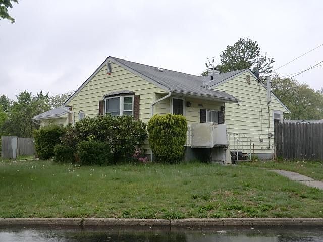 2nd image of 214 Timberline Dr