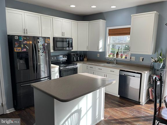 4th image of 151 Evergreen Cir
