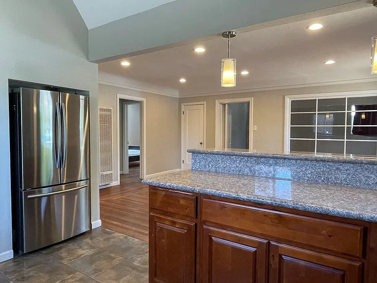 1044 Branham Ln — Photo 6