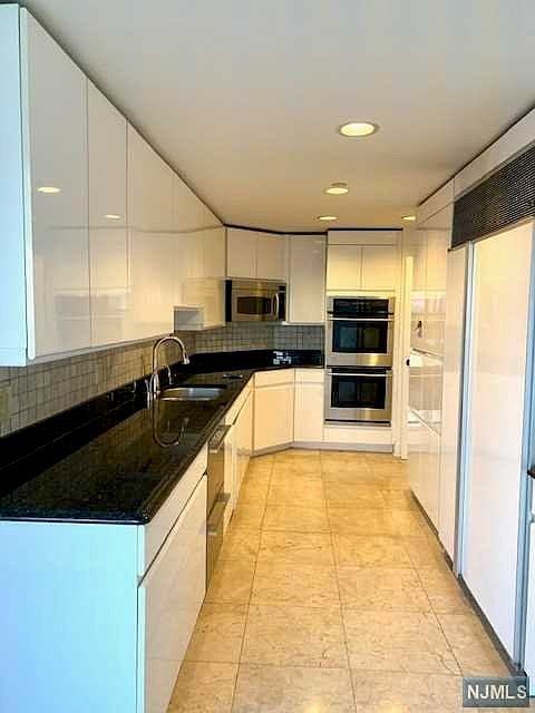 2nd image of 900 Palisade Ave APT 6F