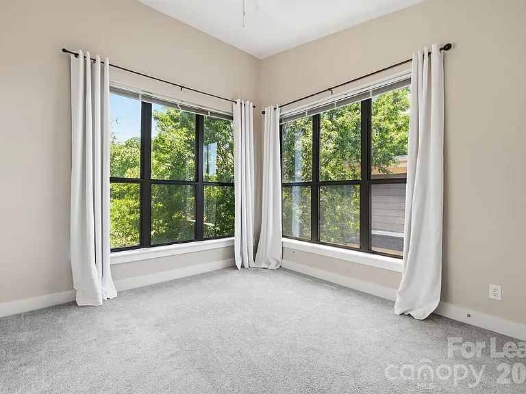 3435 Spencer St — Photo 15