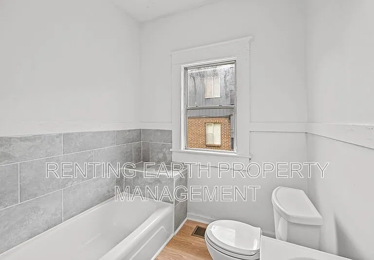 2320 Court R — Photo 15