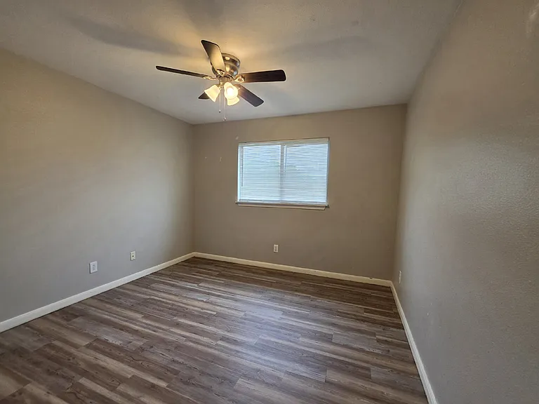7202 Montgomery Dr — Photo 9