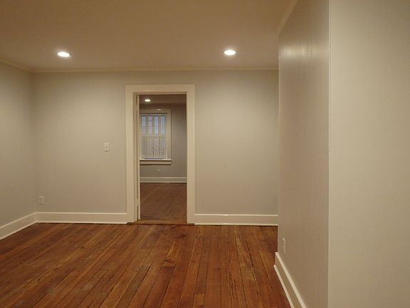 2nd image of 121 W Gaston St #Garden