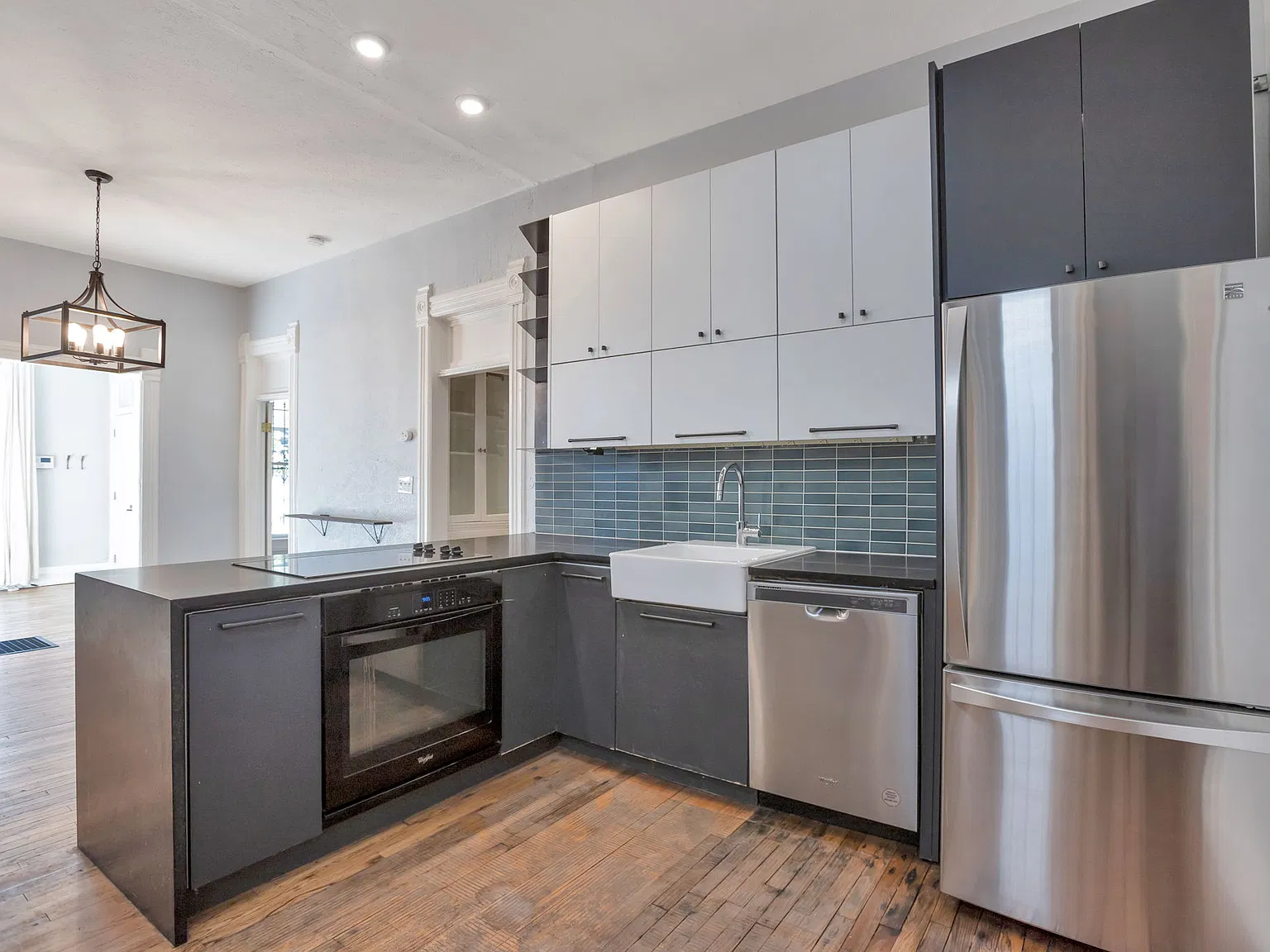 2 bed, 850 sqft, $2,400 — Photo 2