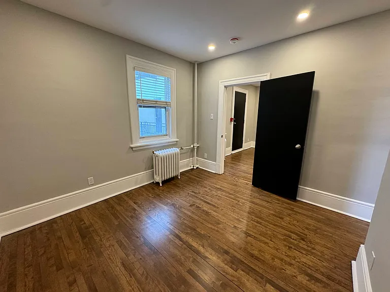 214 Gloucester St — Photo 11