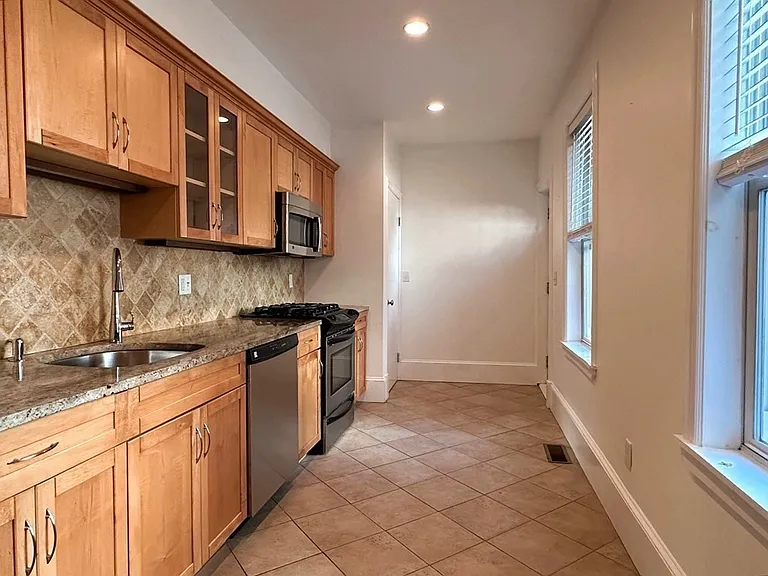 92 Elm St #1 — Photo 3