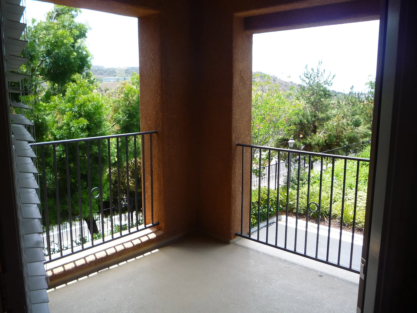 Sabre Springs Upper Corner Unit with Garage — Photo 3