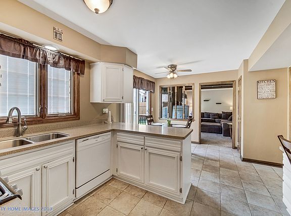 3rd image of 819 Redwood Ln