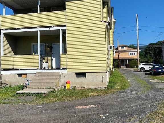 3rd image of 808 Main St