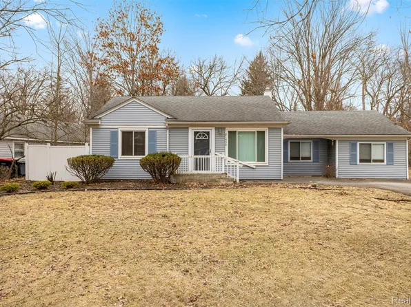 21450 Frazer Ave, Southfield, MI 48075