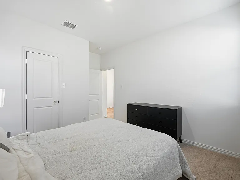216 Post Oak St — Photo 5