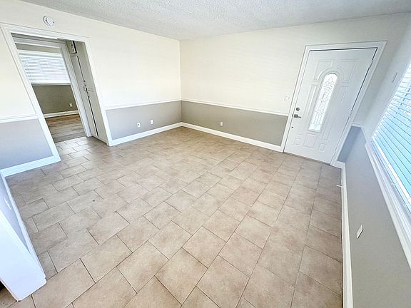 2nd image of 2464 Oneida St #2466-1/2