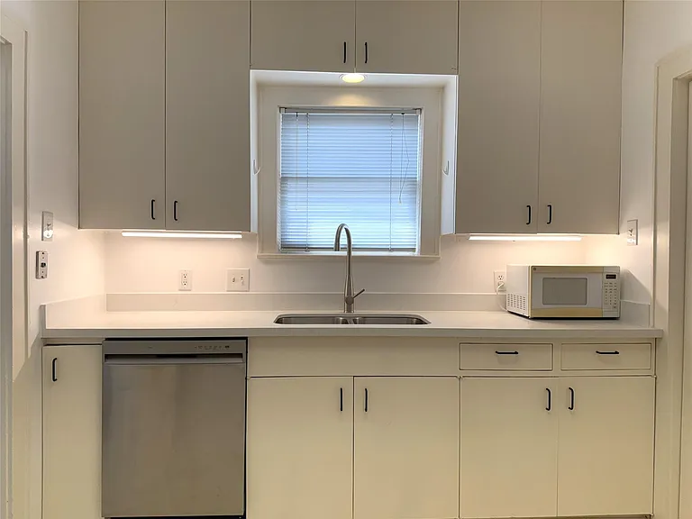 2311 Wroxton Rd — Photo 11