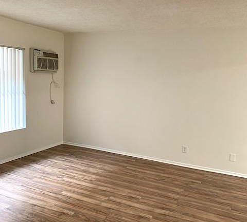 4th image of 434 W Dryden St APT 2