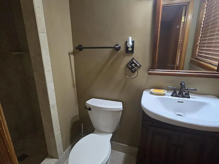 8209 Claiborne Dr — Photo 2