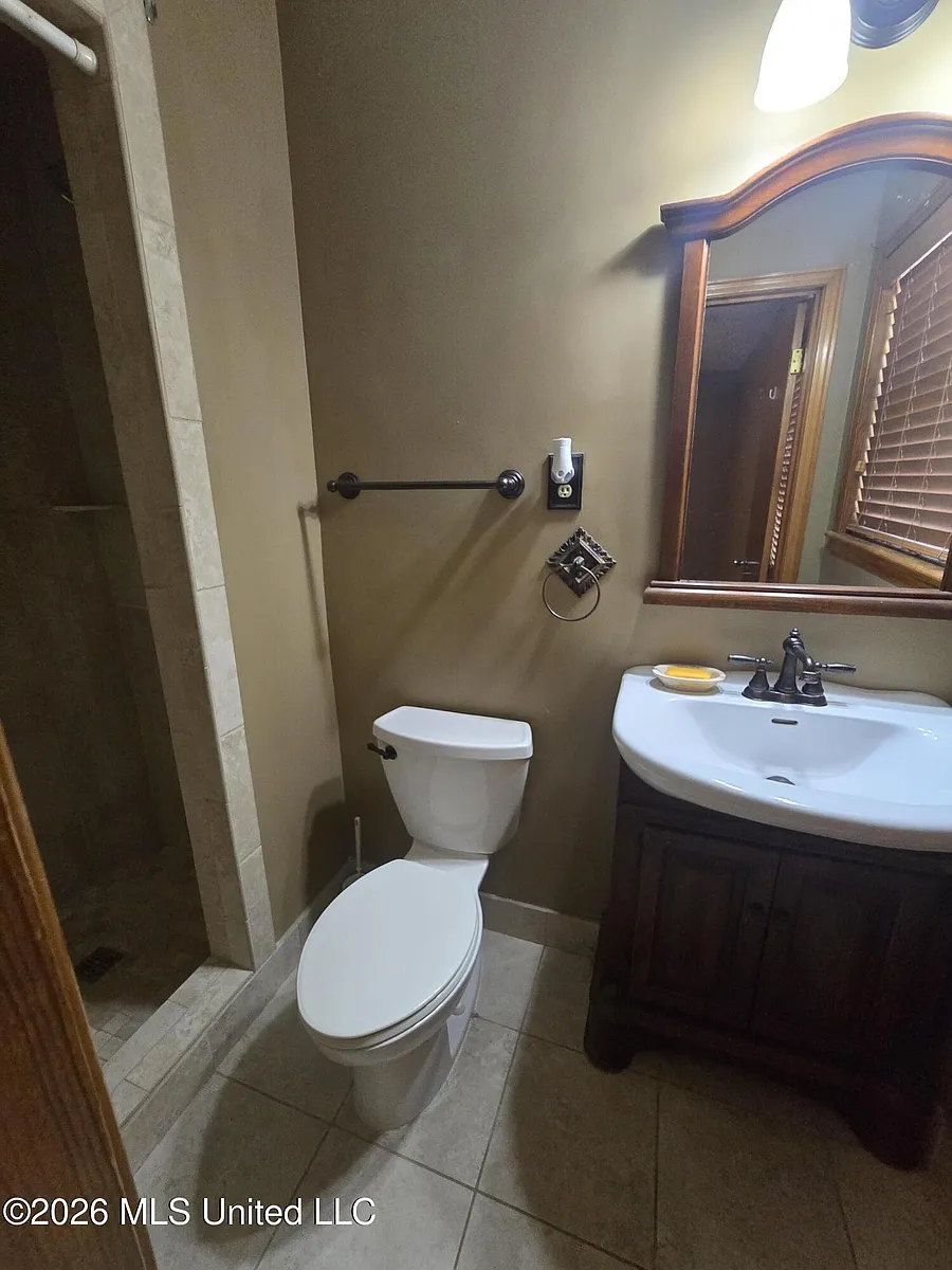 Building Photo - 8209 Claiborne Dr