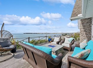 2 W Hillover Rd, Hampton Bays, NY 11946