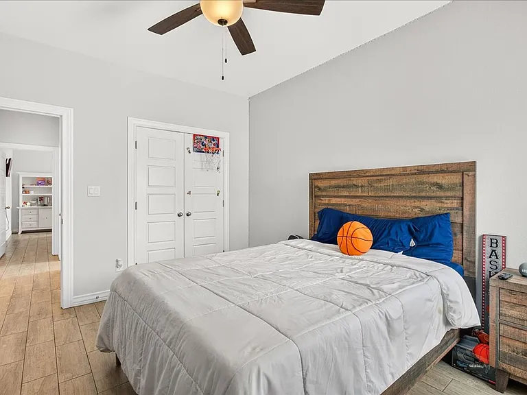 2445 Manuel Ln — Photo 42