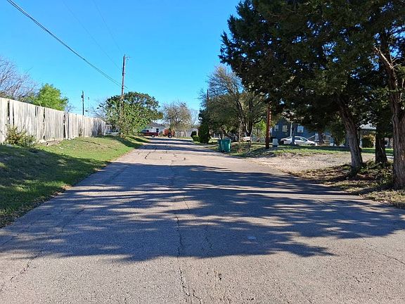 4th image of 907 Margaret Ann St